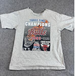 VTG 90s Chicago Bulls Shirt Mens Gray Basketball Three Peat NBA Finals Tee Small